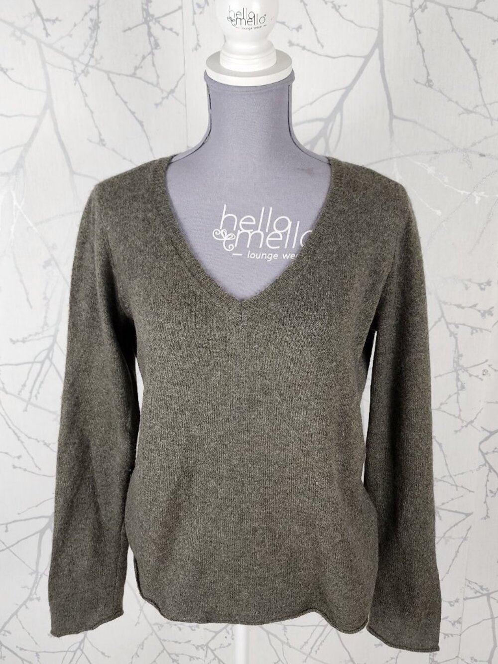 ATM Gray Green 100% Cashmere Knit Lightweight V-Neck Sweater